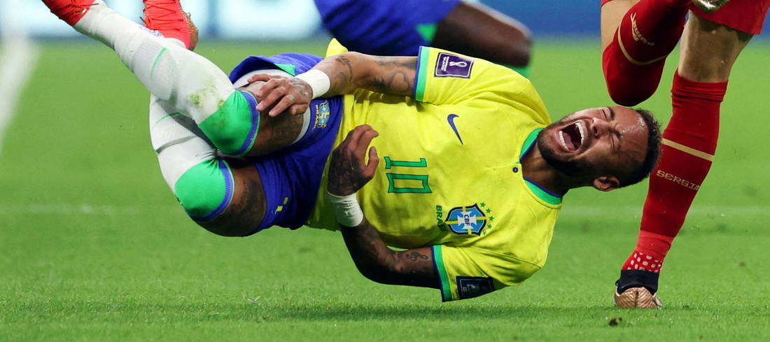 Além de tornozelo inchado, Neymar agora tem febre e ninguém sabe se voltará a jogar a Copa (Amanda Perobelli/Reuters - 24.11.2022)